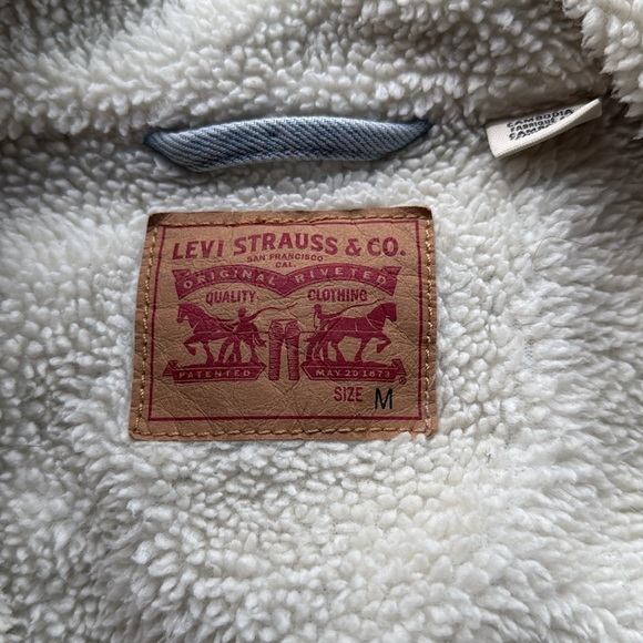 Levi’s Sherpa Trucker Jacket - Picture 5 of 5